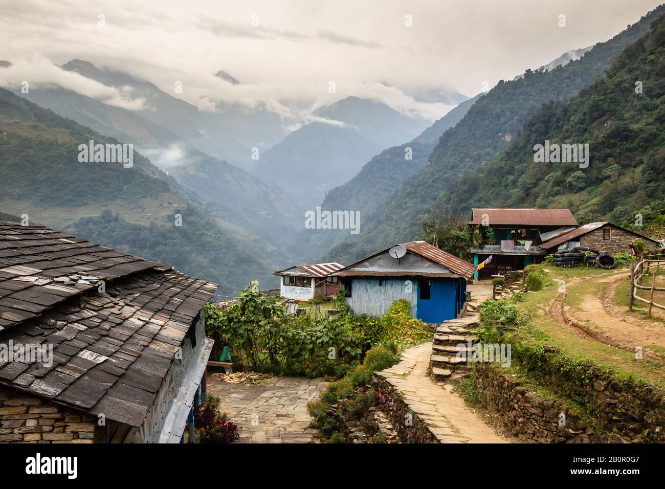 Typische Häuser im Himalaya-Gebirge in Nepal Stockfoto