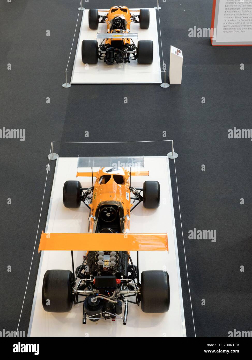 Eine Hommage an Bruce McLaren auf Der London Classic Car Show bei Olympia London UK 20/02/2020 Stockfoto