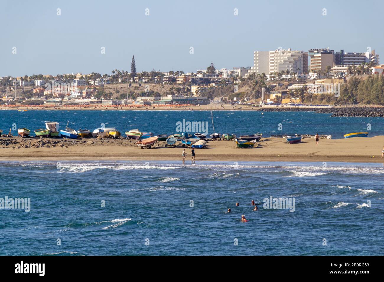 Boote und Erholung an der Küste Stockfoto