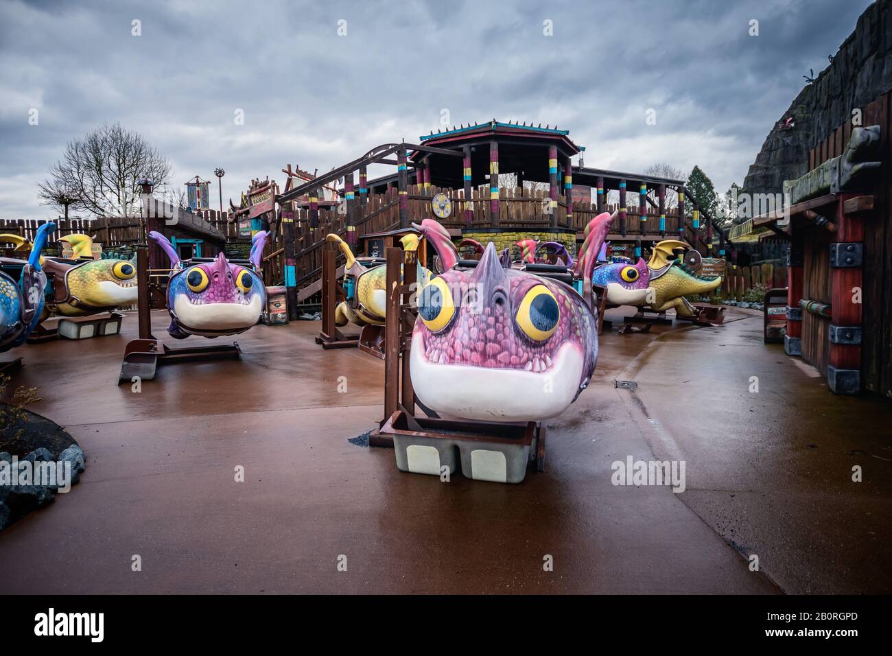 Soltau, Deutschland. Februar 2020. Die Vorbereitungen für die neue Saison sind im Heide Park Resort in vollem Gange. Der Park wird von den Winterresten geräumt und die Achterbahnen werden gewartet, damit er zu Saisonbeginn wieder starten kann. Für alle Adrenalinunkies warten Colossos, Kraken und Co. Kredit: Nico Schimmelpfennig / dpa-Zentralbild / ZB / dpa / Alamy Live News Stockfoto