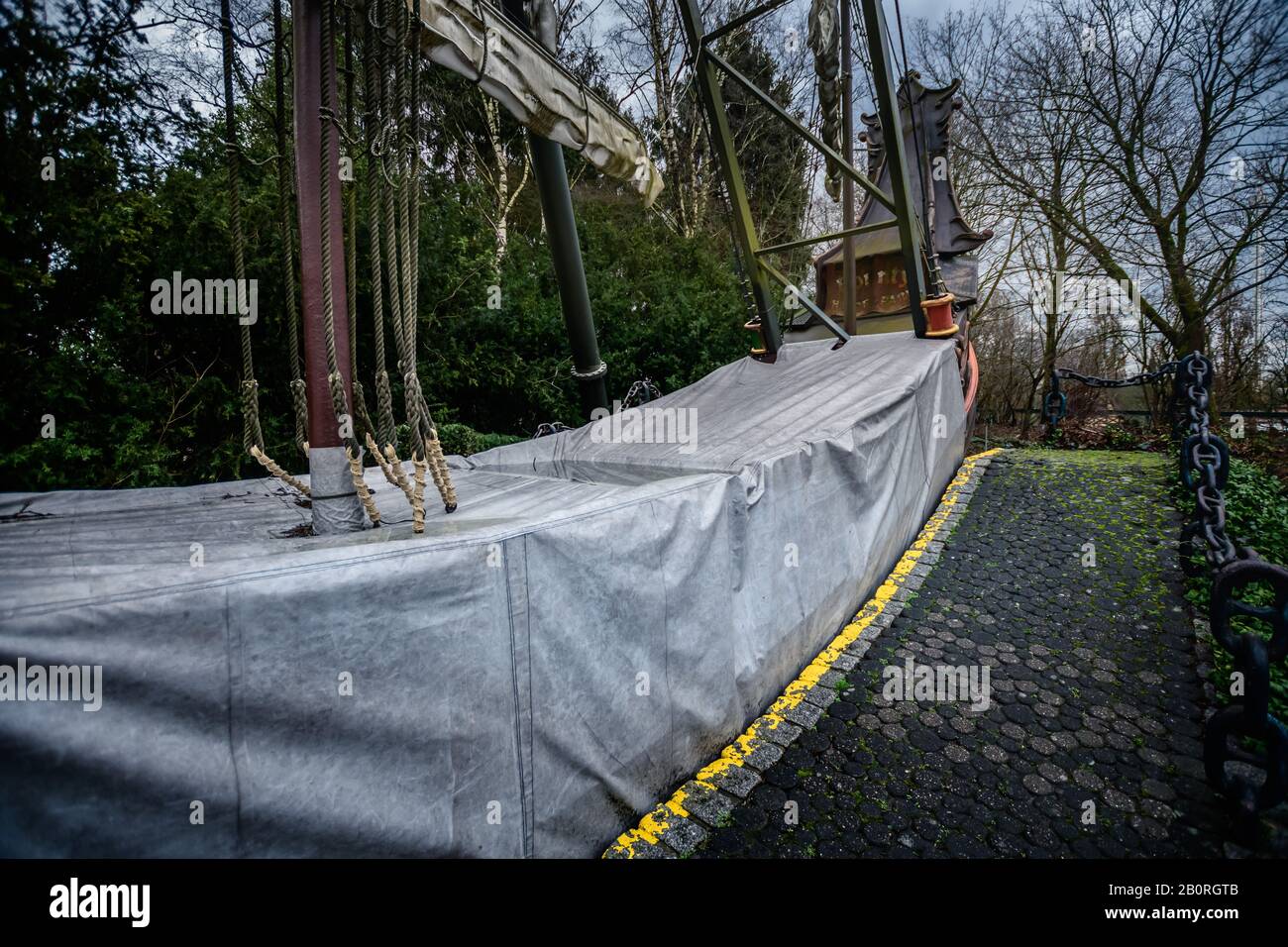 Soltau, Deutschland. Februar 2020. Die Vorbereitungen für die neue Saison sind im Heide Park Resort in vollem Gange. Der Park wird von den Winterresten geräumt und die Achterbahnen werden gewartet, damit er zu Saisonbeginn wieder starten kann. Für alle Adrenalinunkies warten Colossos, Kraken und Co. Kredit: Nico Schimmelpfennig / dpa-Zentralbild / ZB / dpa / Alamy Live News Stockfoto