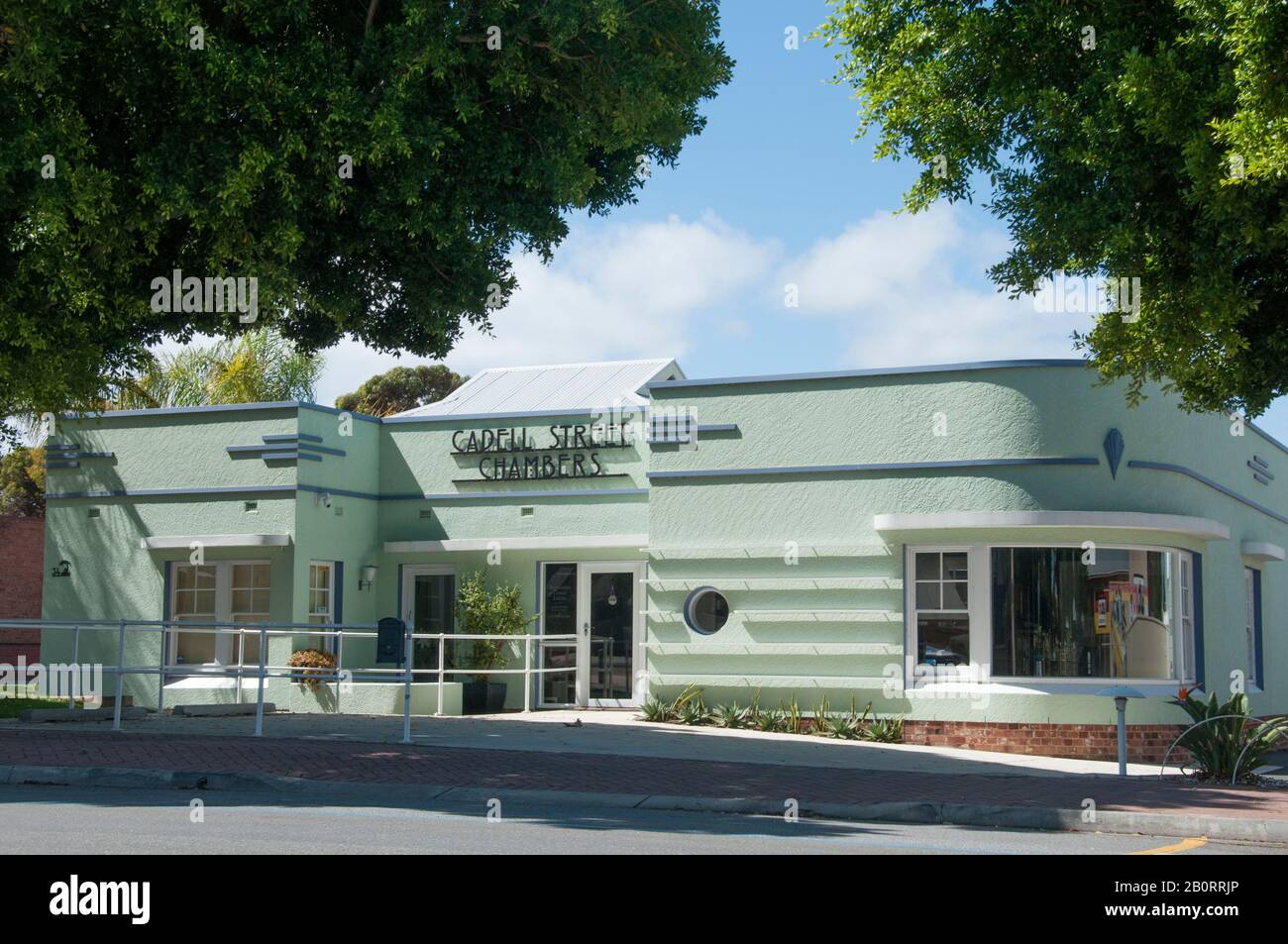 Cadell Street Chambers, ein Streamline modernes (Ocean Liner) Geschäftsgebäude im historischen Murray River Hafen von Goolwa, South Australia Stockfoto