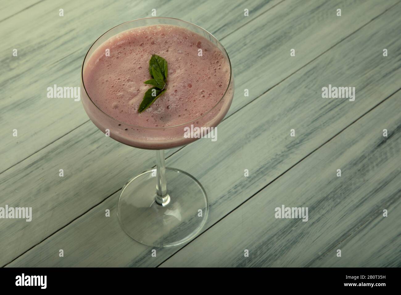 Rosa Granatapfel-Mocktail-Getränk, Draufsicht Stockfoto