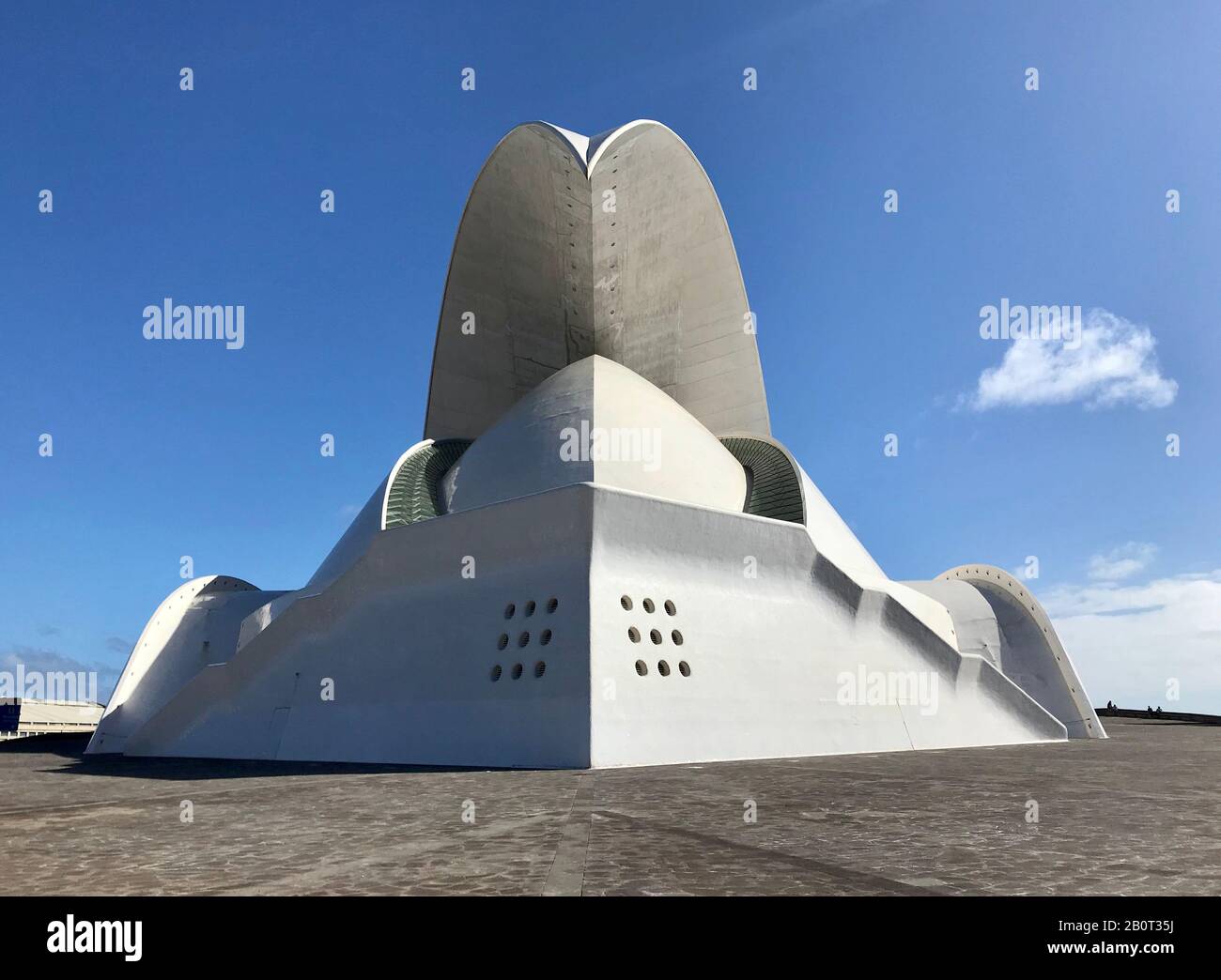 Santa Cruz, Spanien - 22. Dezember 2019, Schöner Blick auf Das Auditorio de Tena in Santa Cruz, auf der Kanareninsel, Spanien Stockfoto