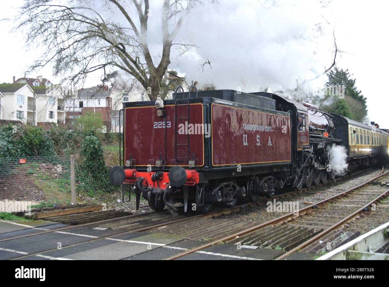 Dampflok 2253 Omaha, die als Teil der Dartmouth Steam Railway in Paignton, Devon, England, Großbritannien betrieben wird. Stockfoto