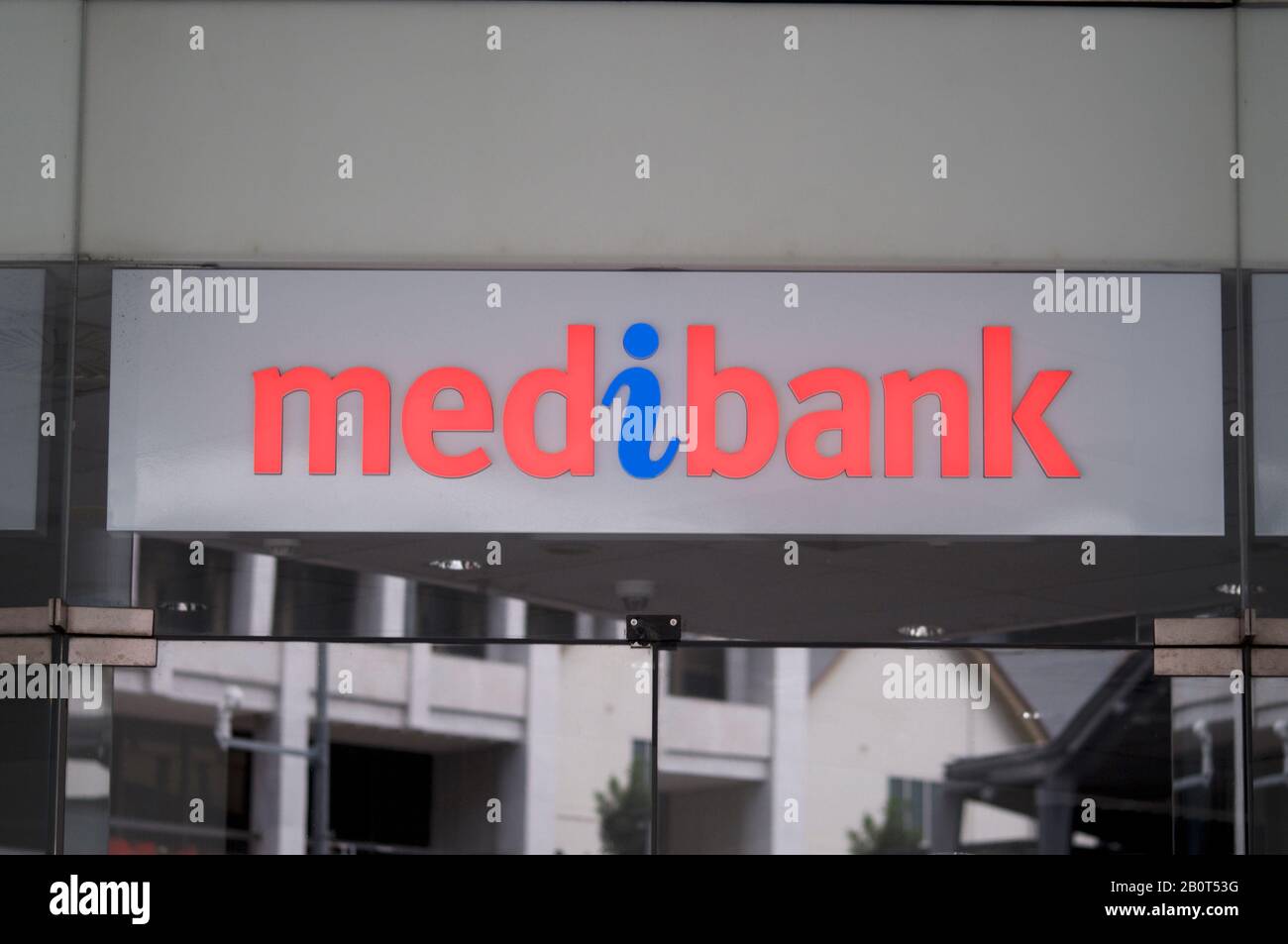 Brisbane, Queensland, Australien - 26. Januar 2020: Blick auf das Medibank-Logo vor dem Ladeneingang in Brisbane. Medibank ist eine Aust Stockfoto