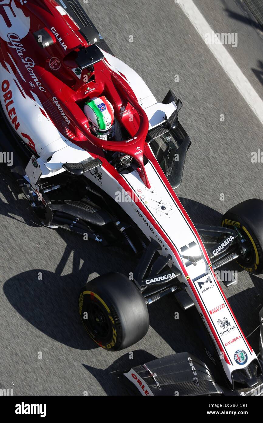 Antonio Giovinazzi von alfa Romeo war am dritten Tag der Vorsaisonprüfung auf dem Circuit de Barcelona - Catalunya in der Boxengasse. Stockfoto