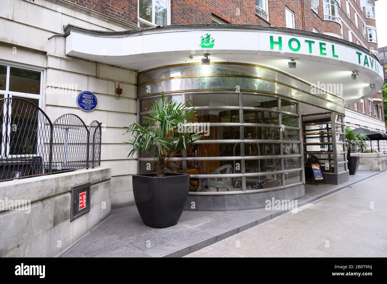 Blaue Plakette von Virginia und Leonard Woolf, 52 Tavistock Square (heute Tavistock Hotel), London Stockfoto