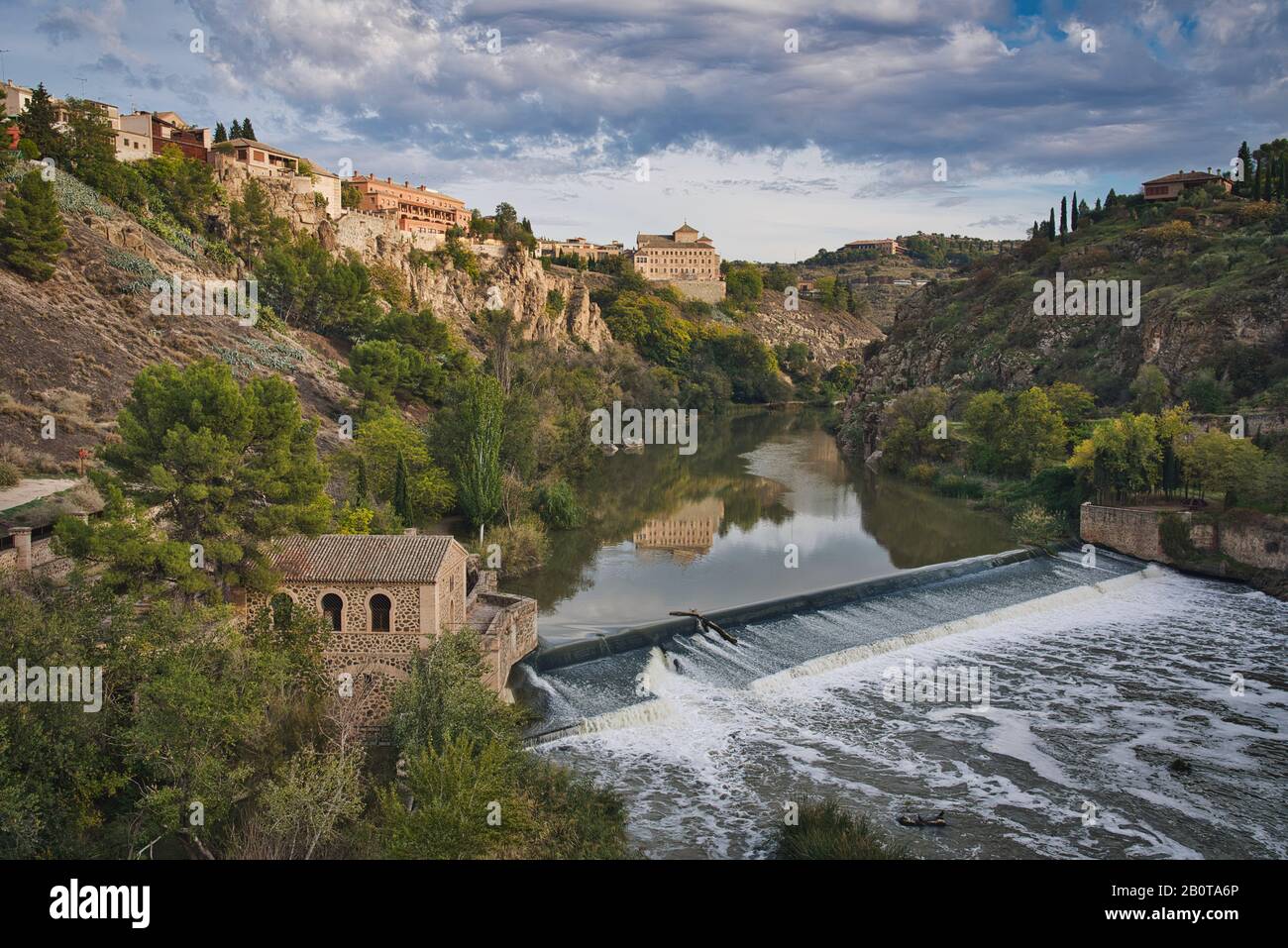 Foto der Stadt Toledo und des Flusses Tejo Stockfoto