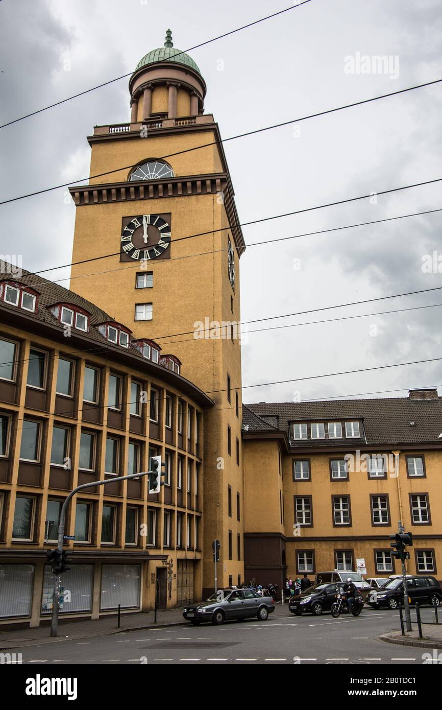 Weiß getünchtes Rathaus Witten mit Turm Stockfoto