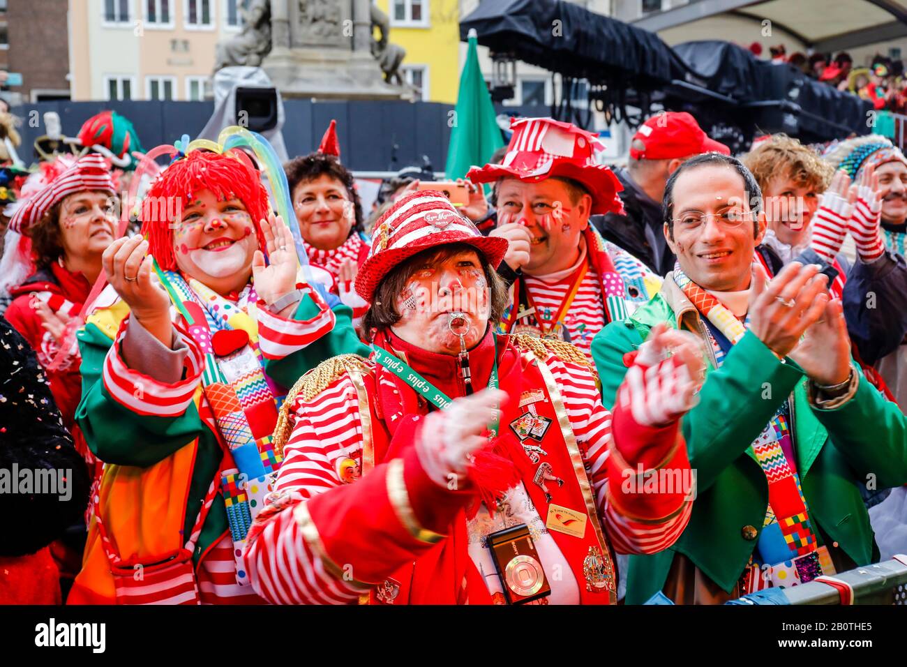 Köln, Rheinland, Nordrhein-Westfalen, Deutschland - Karneval in Köln, an der Weiberfastnacht wird traditionell der Straßenkarneval am Alter eröffnet Stockfoto