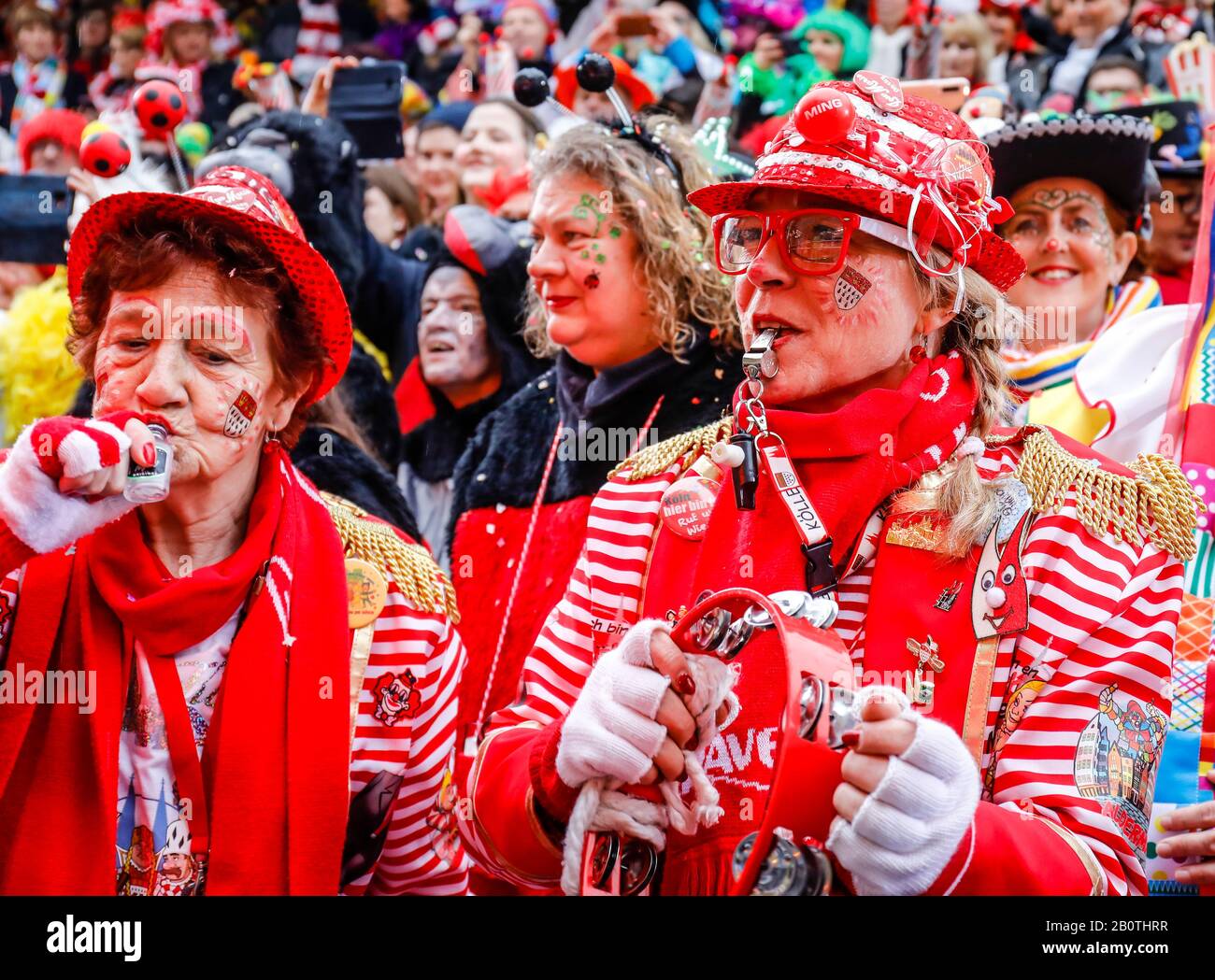 Köln, Rheinland, Nordrhein-Westfalen, Deutschland - Karneval in Köln, an der Weiberfastnacht wird traditionell der Straßenkarneval am Alter eröffnet Stockfoto