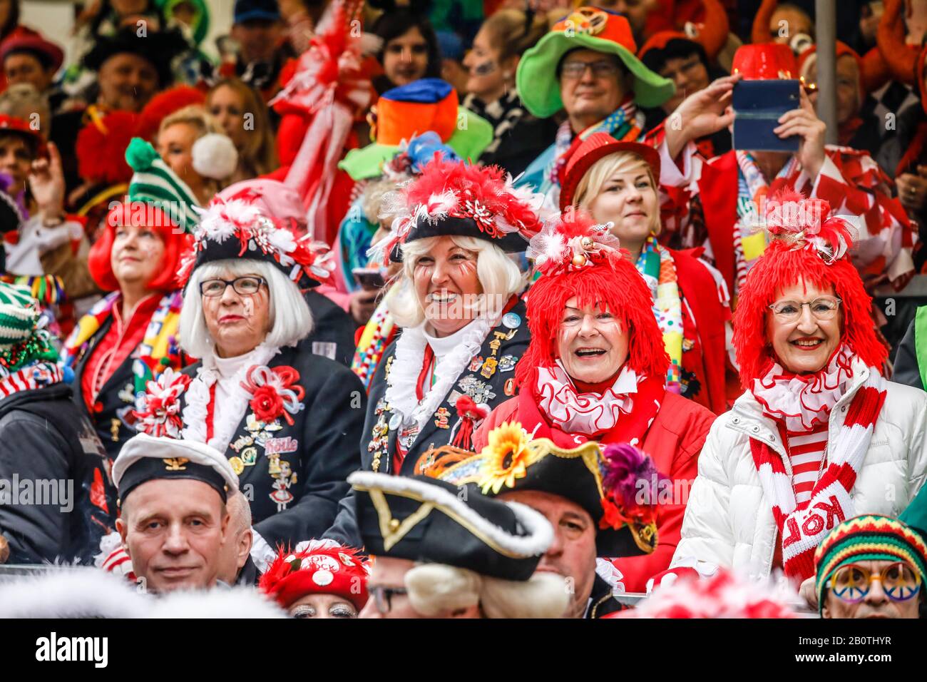 Köln, Rheinland, Nordrhein-Westfalen, Deutschland - Karneval in Köln, an der Weiberfastnacht wird traditionell der Straßenkarneval am Alter eröffnet Stockfoto