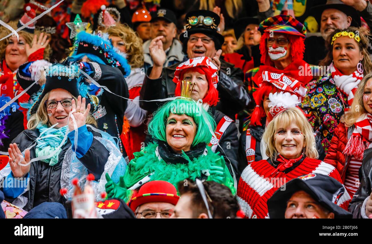 Köln, Rheinland, Nordrhein-Westfalen, Deutschland - Karneval in Köln, an der Weiberfastnacht wird traditionell der Straßenkarneval am Alter eröffnet Stockfoto