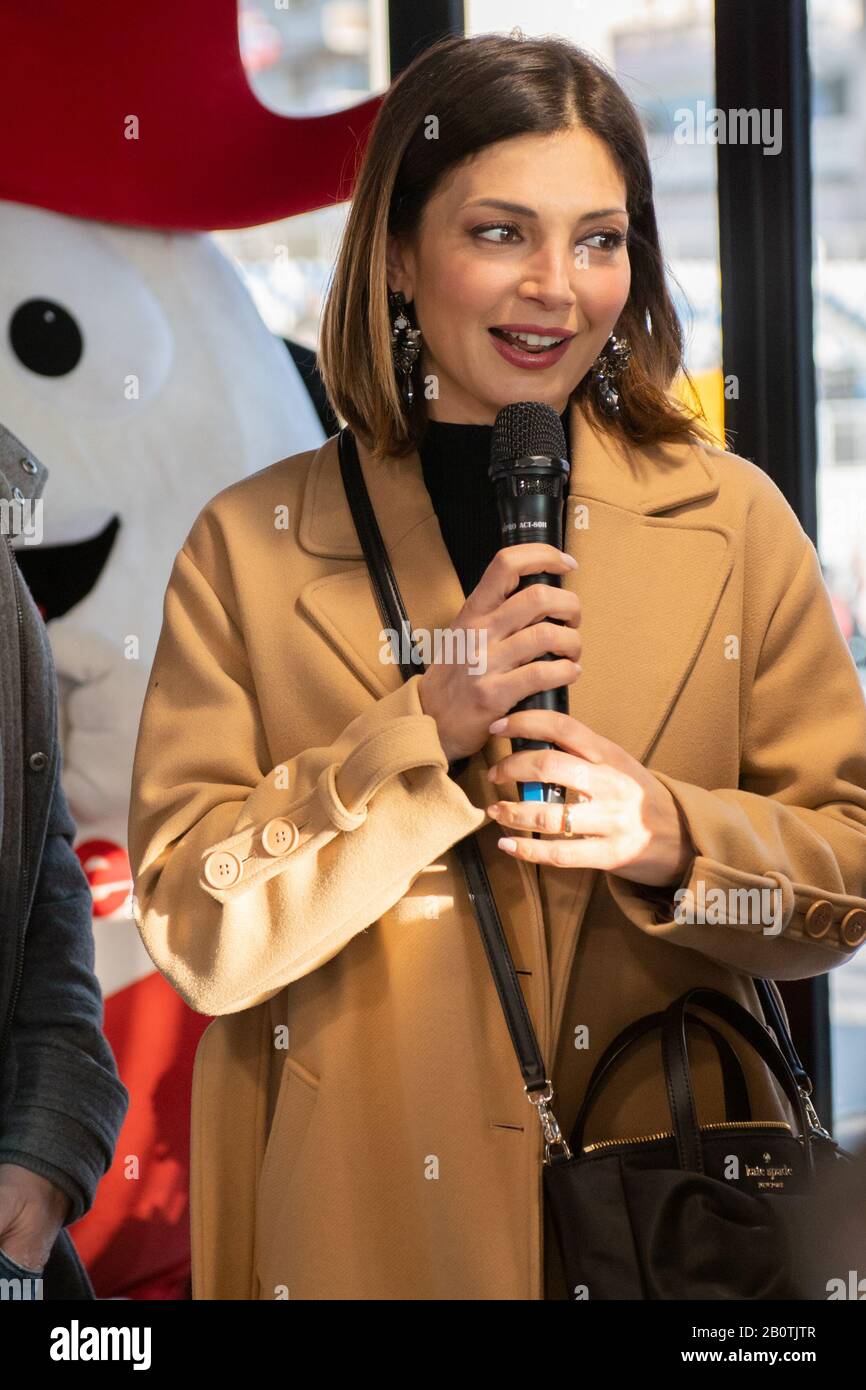 Viareggio, italien - 20. februar 2020: Alessia Mancini interviewt während des Tages, der im Karneval von Viareggio verbracht wurde Stockfoto