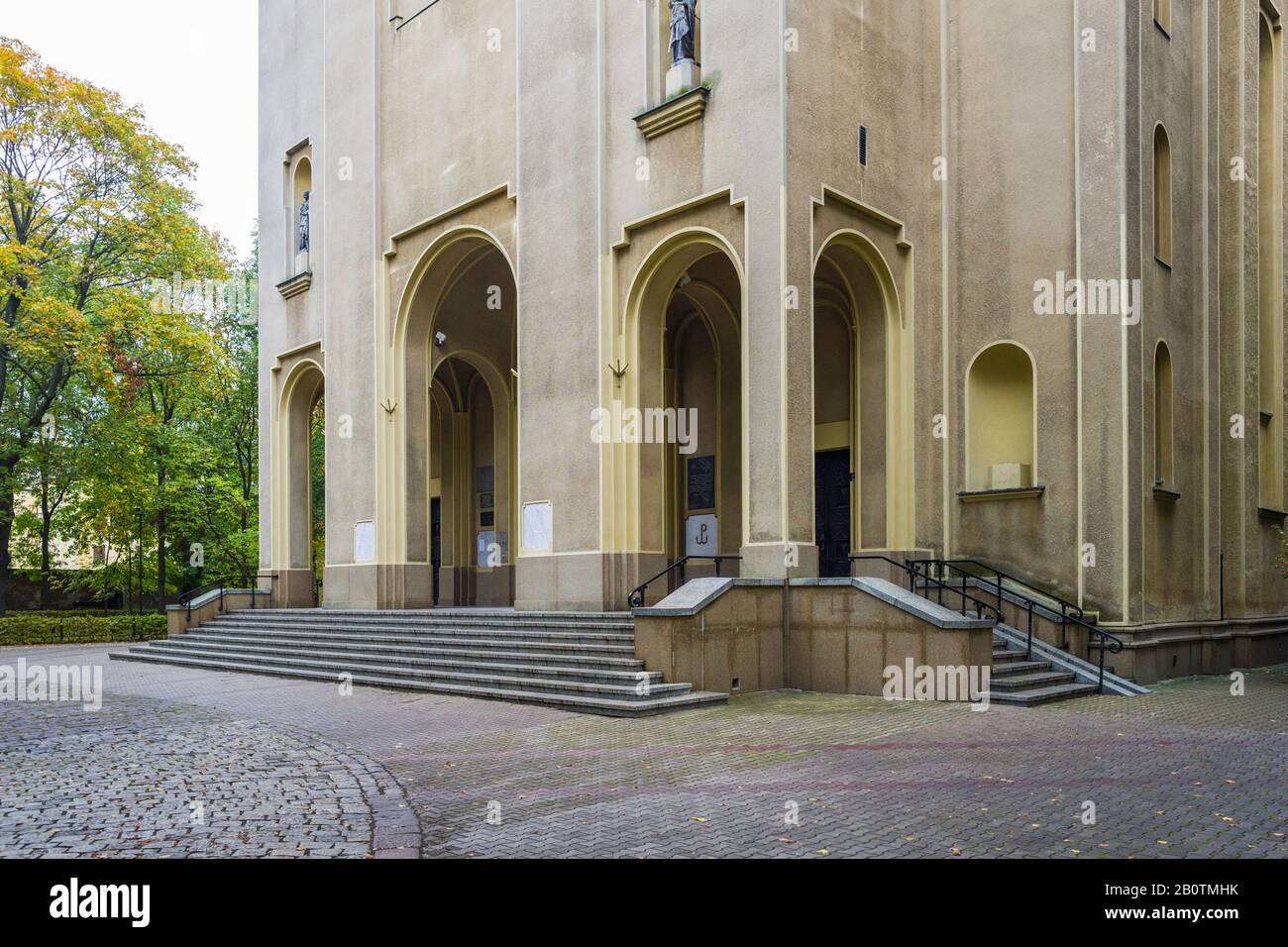 St.-Barbara-Kirche (umgebaut 1957) in der St.-Barbara-Pfarrei, Emilii-Plater-Straße, Warschau, Polen Stockfoto