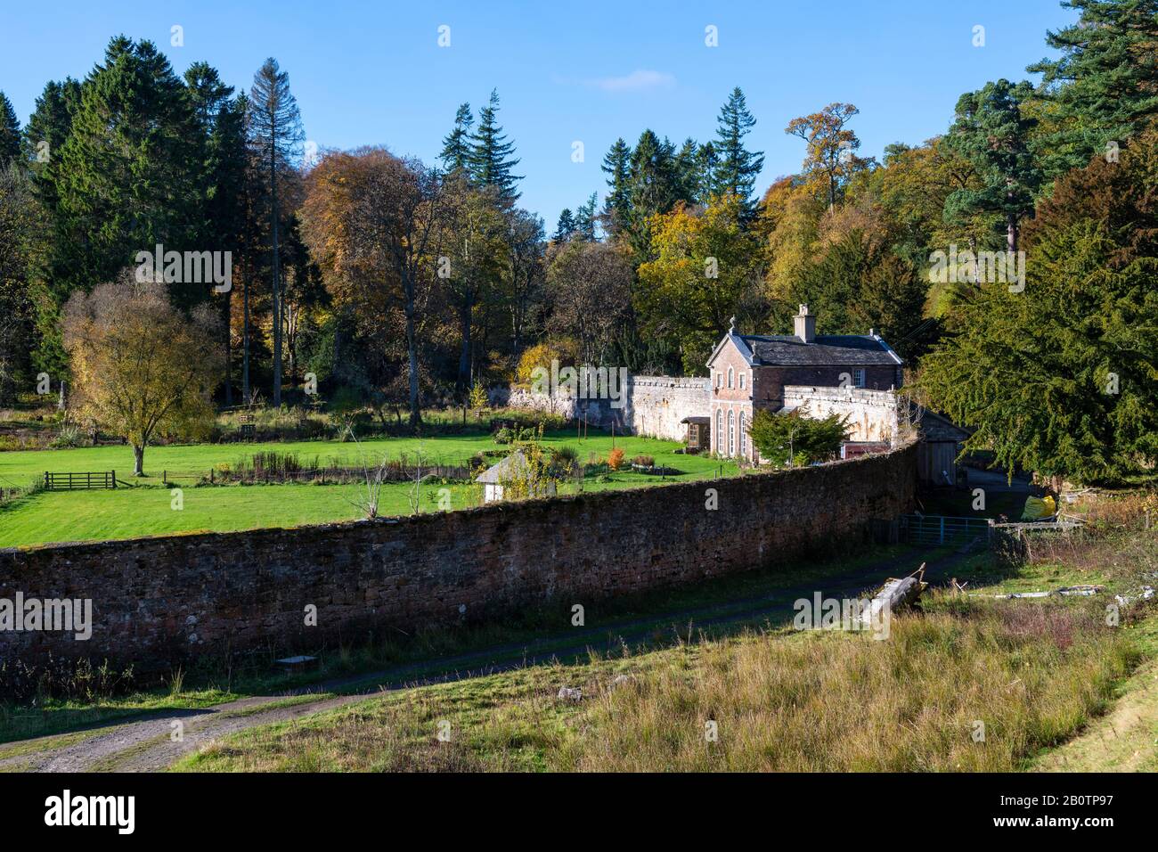 Old Walled Garden and Garden House, Penicuik Estate, Midlothian, Schottland, Großbritannien Stockfoto