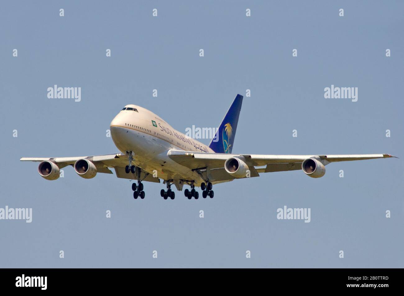 Hz-AIF Saudi Arabian Airlines Boeing 747-SP68 landete am 1. Juli 2008 in London Stansted. Stockfoto