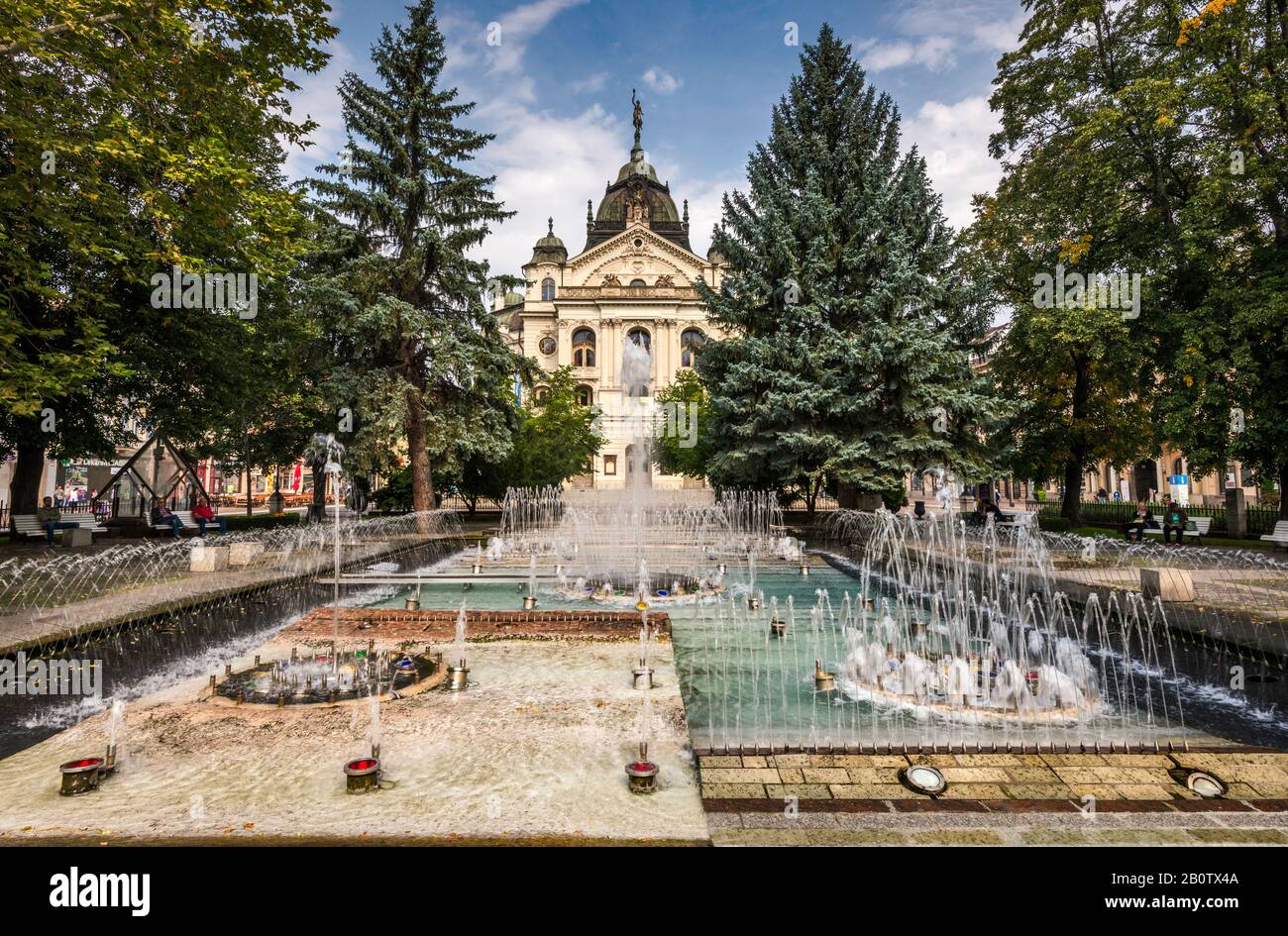 Musikalischer Brunnen, Staatstheater, am Namestie Hlavne in Kosice, Slowakei Stockfoto