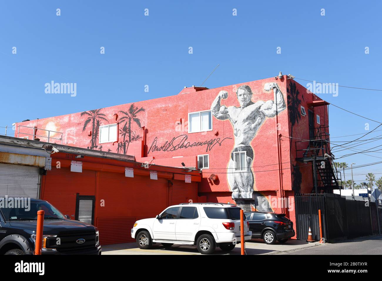 Venedig, KALIFORNIEN - 17. FEBRUAR 2020: Arnold Schwarzenegger Wandgemälde an einem Gebäudeaußenseite in der beliebten Touristenstadt. Stockfoto