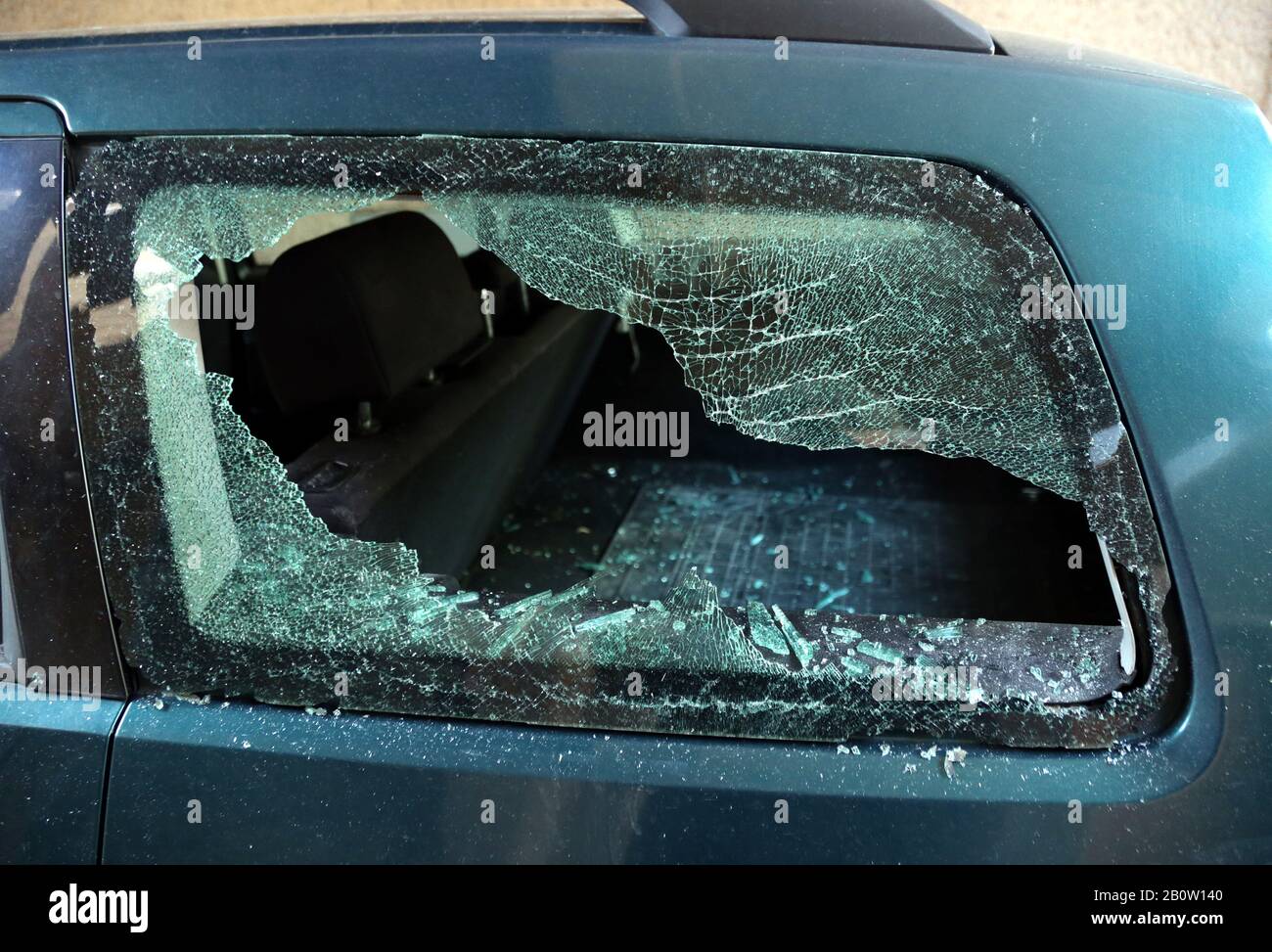 Krakauer. Krakow. Polen. Zerbrochenes Seitenfenster. Stockfoto