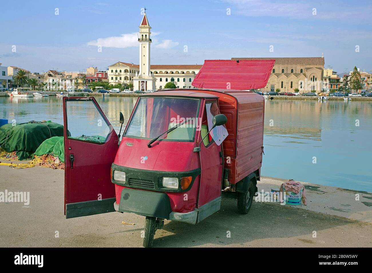 Piaggio Ape am Hafen von Zakynthos-Stadt, Insel Zakynthos, Griechenland Stockfoto