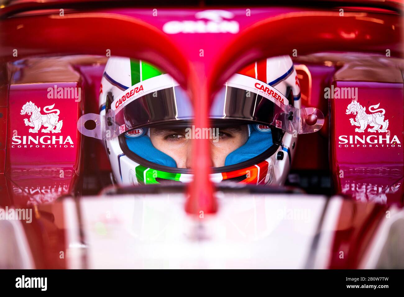 Montemelò, Barcelona - Spanien. Formel-1-Vorsaisontest 2020 Tag 3. Februar 2020. Antonio Giovinazzi aus Italien und Alfa Romeo Racing in der Garage am dritten Tag der F1-Winterprüfung Stockfoto