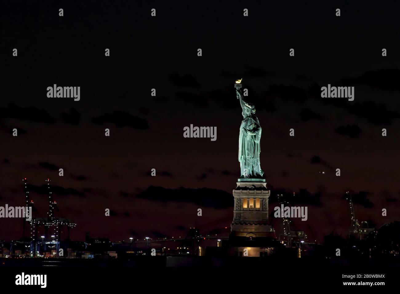 Statue of Liberty NY in der Nacht Stockfoto