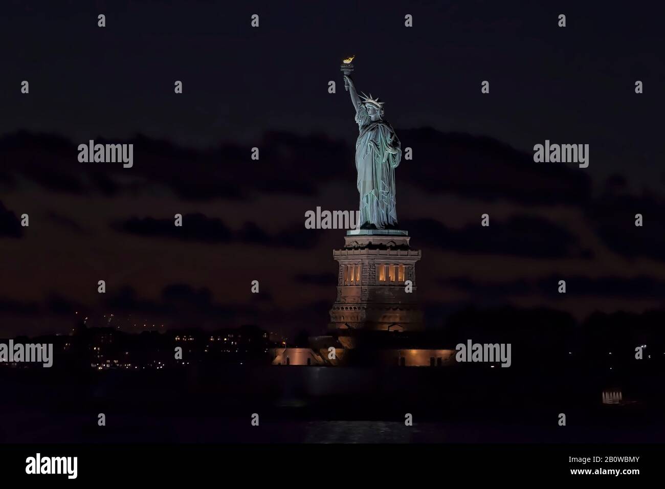 Statue of Liberty NY in der Nacht Stockfoto