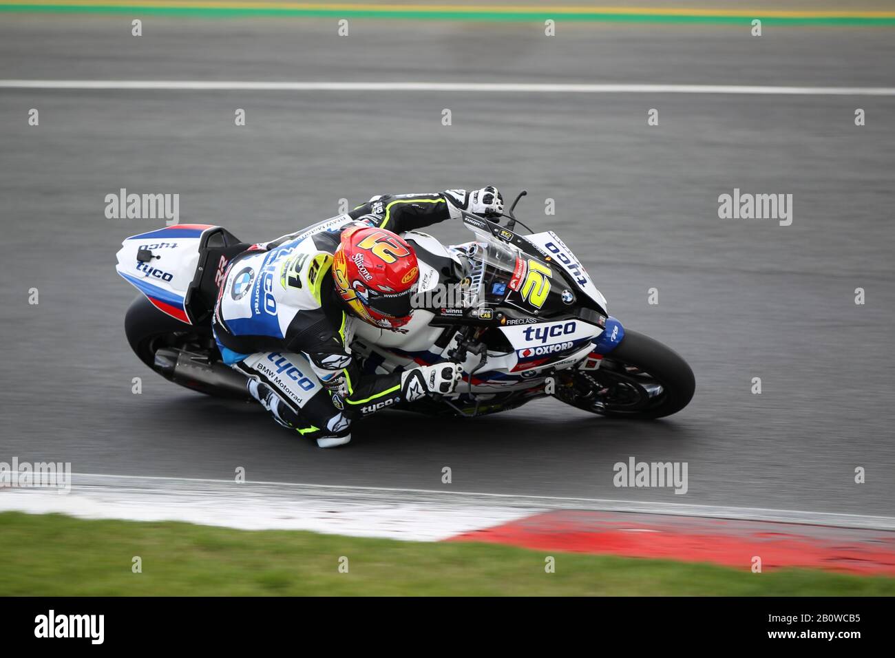 Christian IDDON (21) - TYCO BMW Motorrad - 2019 Bennetts British Superbike Championship mit Pirelli. Brands Hatch, Druiden biegen. Stockfoto