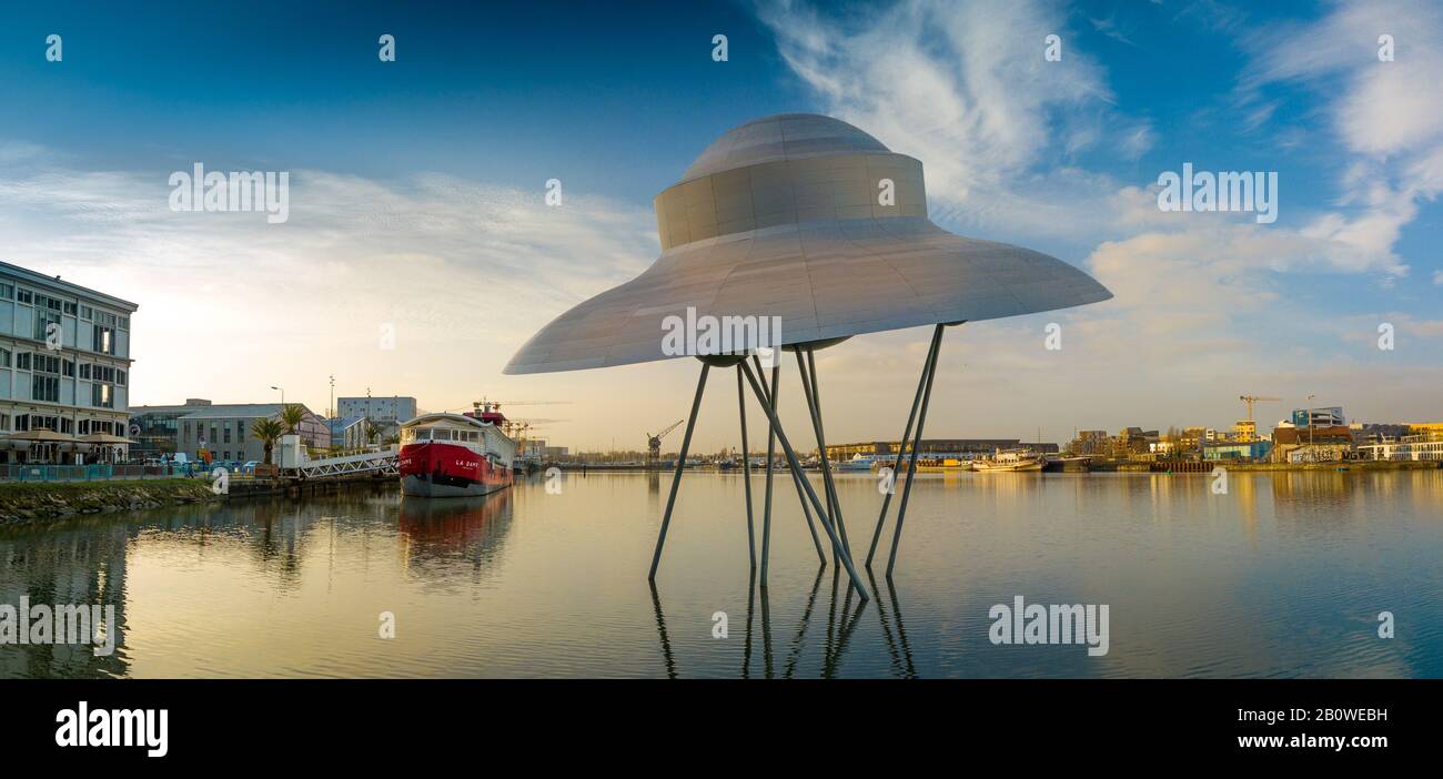 Gironde, 16. Februar 2020, Bordeaux, Künstlerische Arbeit (Suzanne Treister) Im Flutbecken, Die Einen fliegenden Untertopf darstellt, Luftbild Stockfoto