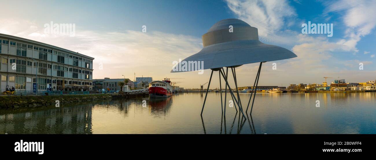 Gironde, 16. Februar 2020, Bordeaux, Künstlerische Arbeit (Suzanne Treister) Im Flutbecken, Die Einen fliegenden Untertopf darstellt, Luftbild Stockfoto