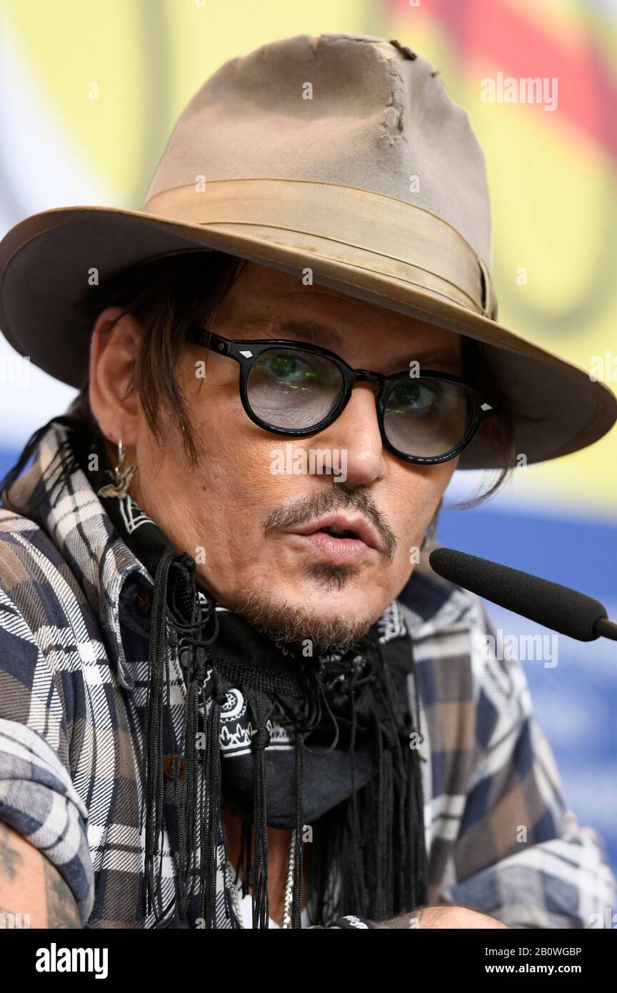 Berlin, Deutschland. Februar 2020. Johnny Depp während der Pressekonferenz "Minamata" beim 70. Internationalen Filmfestival Berlin/Berlinale 2020 im Hotel Grand Hyatt am 21. Februar 2020 in Berlin, Deutschland. Kredit: Geisler-Fotopress GmbH / Alamy Live News Stockfoto