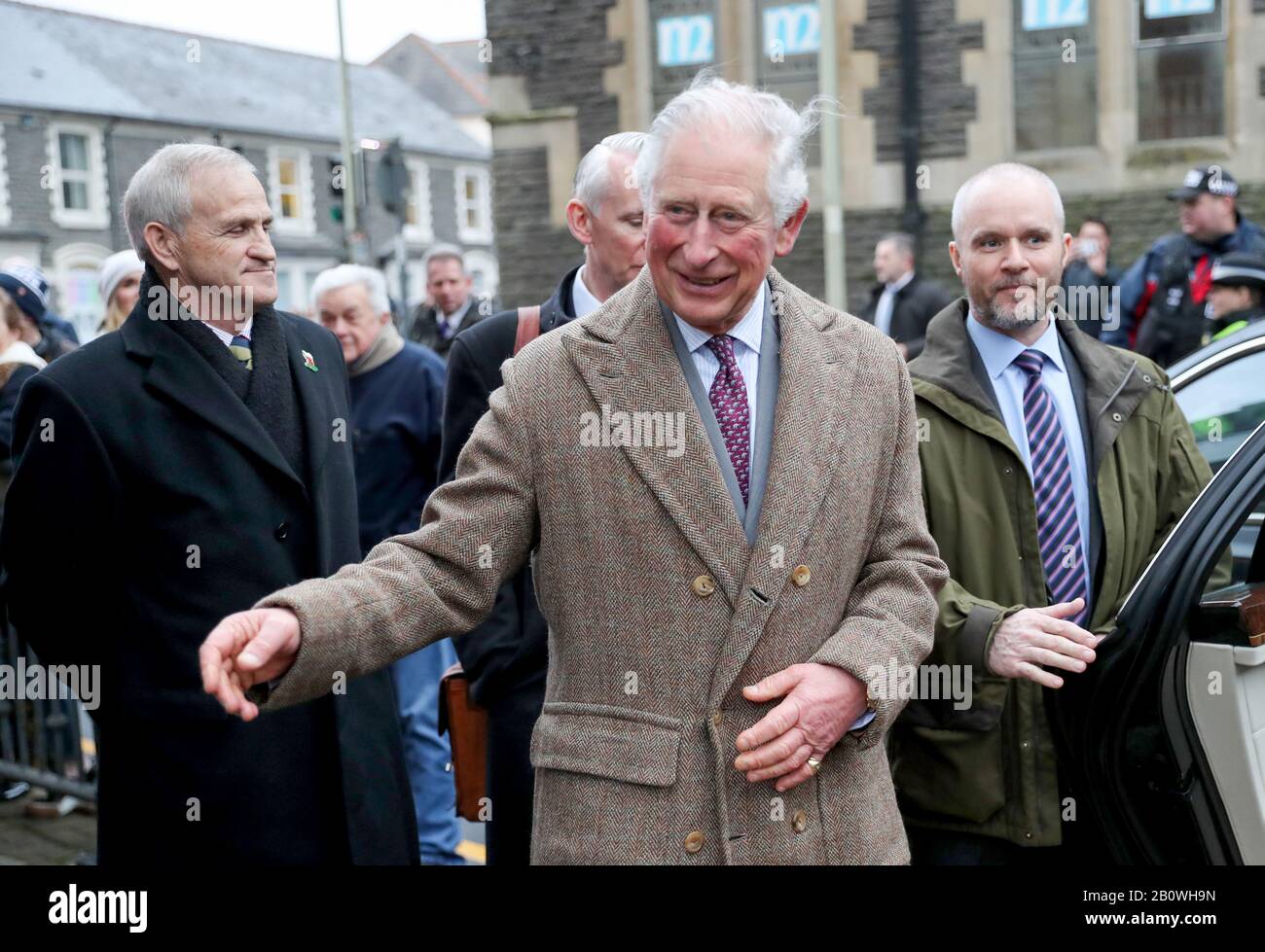 Der Prince of Wales bei einem Besuch in Pontypridd, Wales, das im zuge von Sturm Dennis unter schweren Überschwemmungen litt. PA Foto. Bilddatum: Freitag, 21. Februar 2020. Siehe PA Story ROYAL Charles. Fotogutschrift sollte lauten: Chris Jackson/PA Wire Stockfoto