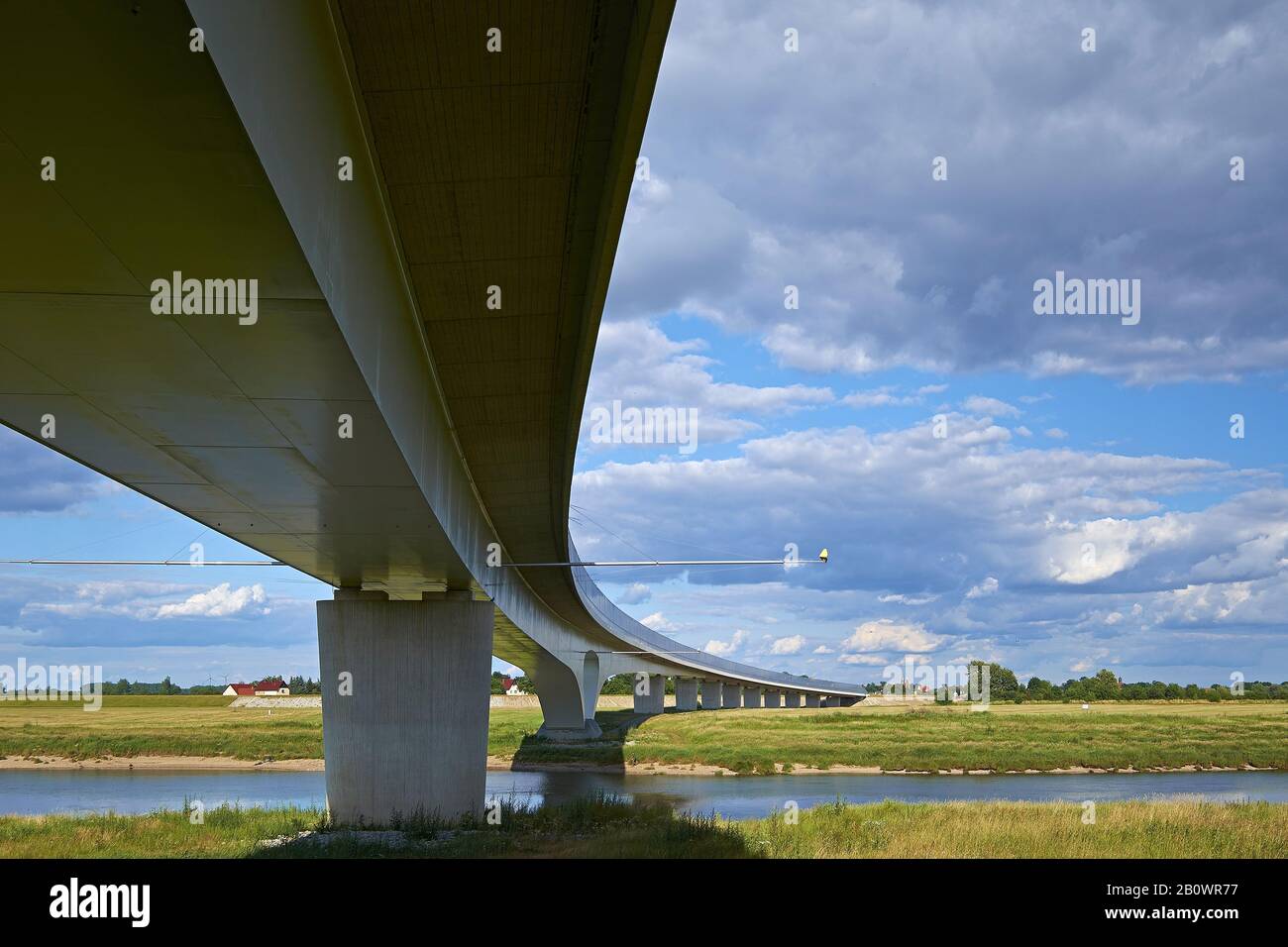 Neue Elbbrücke bei Mühlberg/Elbe, Landkreis Elbe-Elster, Brandenburg, Deutschland Stockfoto