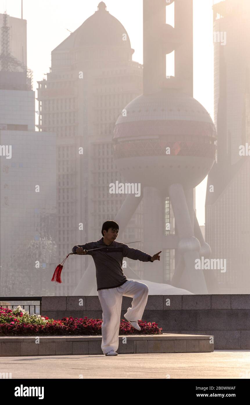 Tai Chi, Promenade, Der Bund, Shanghai, China Stockfoto
