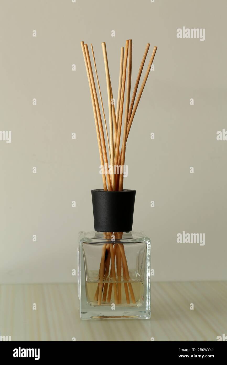 Lufterfrischer Flasche, Aroma Reed-Diffusor-Flasche Zuhause, Duftstäbchen Stockfoto