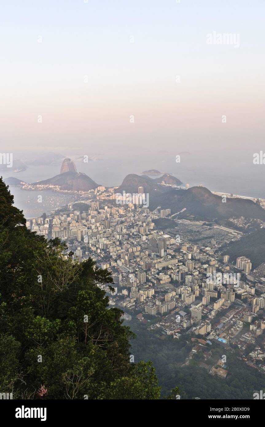 Blick auf Rio de Janeiro mit Zuckerbrot, Brasilien, Südamerika, Stockfoto