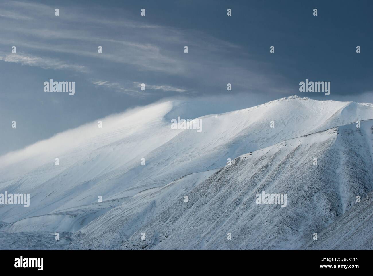 Bergmassiv in der Dämmerung, Spitzbergen, Norwegen, Europa, Stockfoto