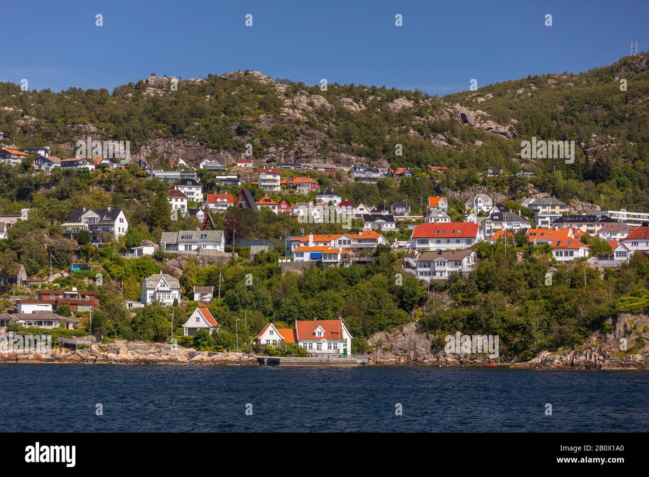 Bergen, NORWEGEN - Sandviken Viertel am Wasser Häuser, Byfjorden Fjord, nördlich des Vagen Harbour. Stockfoto