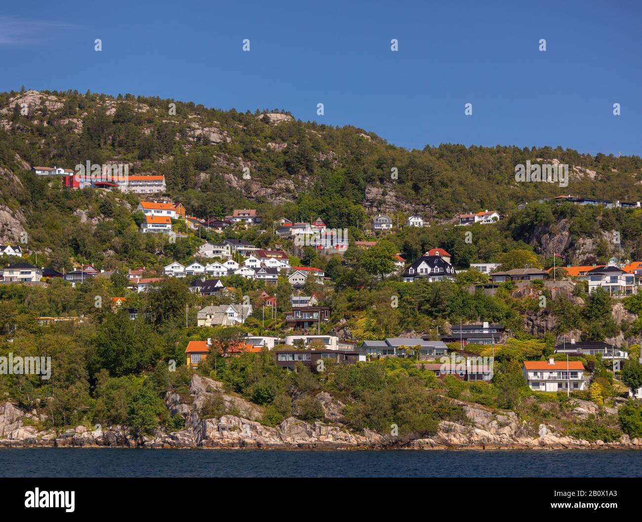 Bergen, NORWEGEN - Sandviken Viertel am Wasser Häuser, Byfjorden Fjord, nördlich des Vagen Harbour. Stockfoto