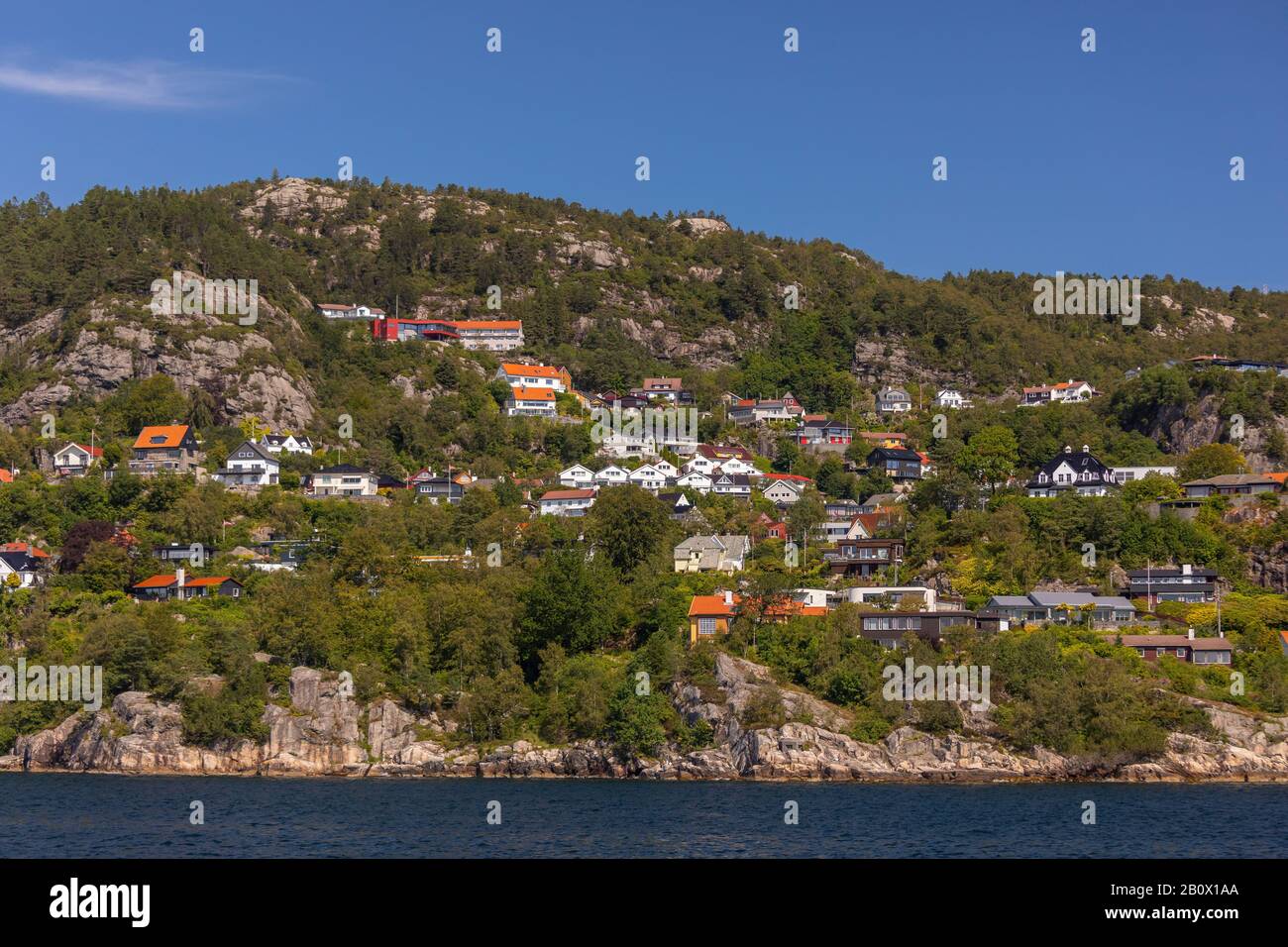 Bergen, NORWEGEN - Sandviken Viertel am Wasser Häuser, Byfjorden Fjord, nördlich des Vagen Harbour. Stockfoto