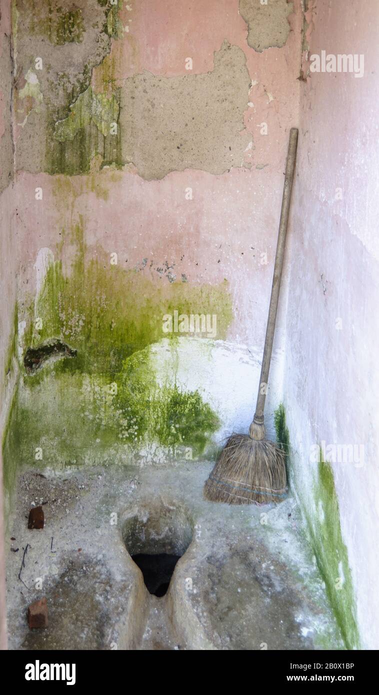 Toilette in einer Berghütte, Sofia, Bulgarien, Balkan, Südost-Europa, Stockfoto