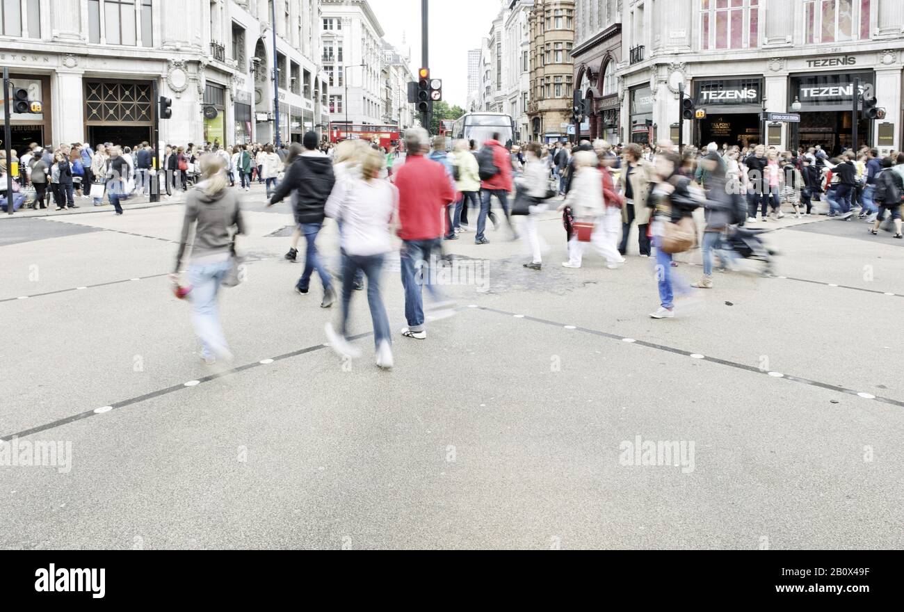 Oxford Circus Station, Passanten, London, England, Großbritannien, Stockfoto