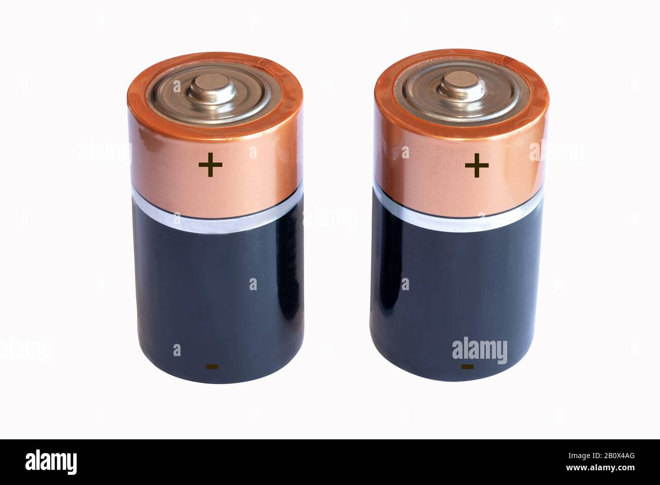 Zwei Alkali-Mangan-Batterien im D-Format, isoliert auf weißem Hintergrund Stockfoto