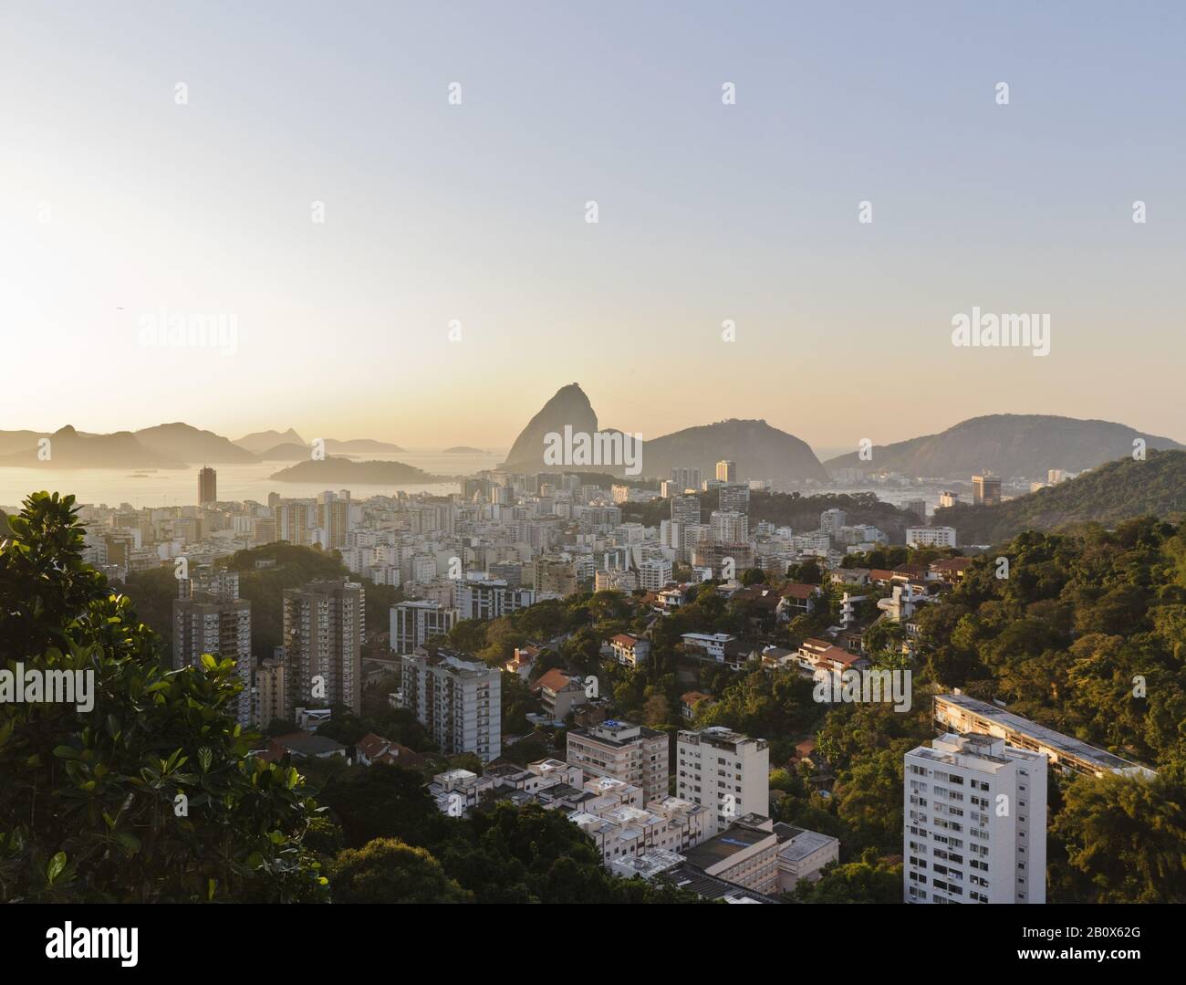 Blick auf Rio de Janeiro mit Zuckerbrot, Brasilien, Südamerika, Stockfoto