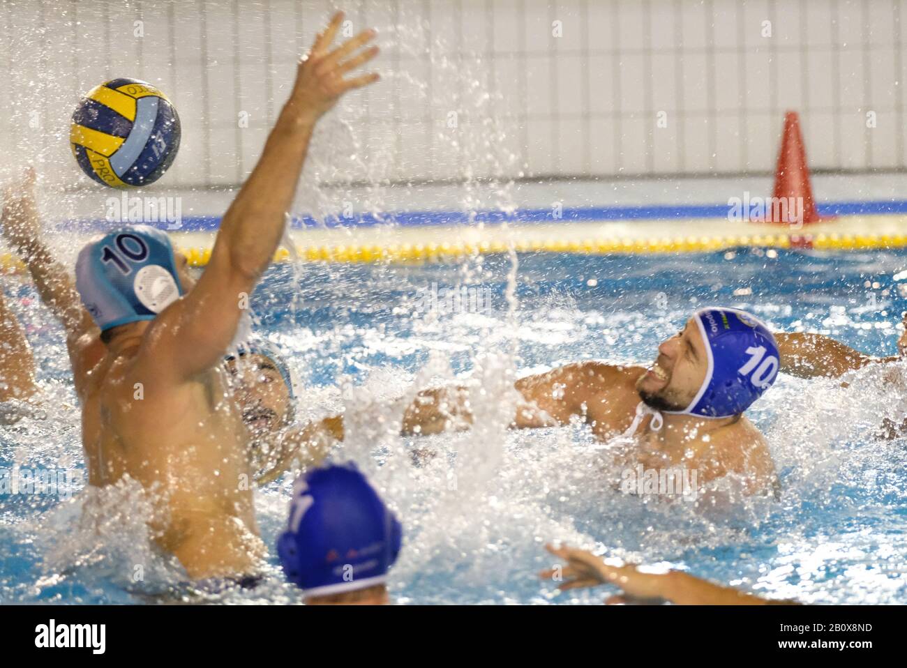 Verona, Italien, 21. Februar 2020, nemanja Ubovic (10) - osc budapest Wasserpolo während Pro Recco vs Osc Budapest - Waterpolo LEN Cup - Champions League Herren - Credit: LPS/Roberto Tompasini/Alamy Live News Stockfoto