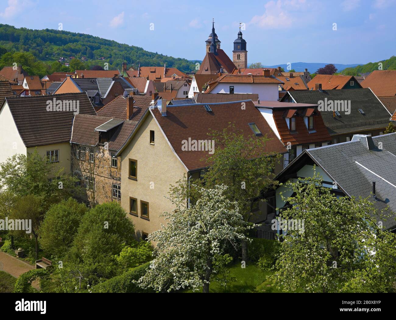Panoramablick über die Altstadt mit der St.-Georgs-Kirche in Schmalkalden, Thüringen, Deutschland, Stockfoto