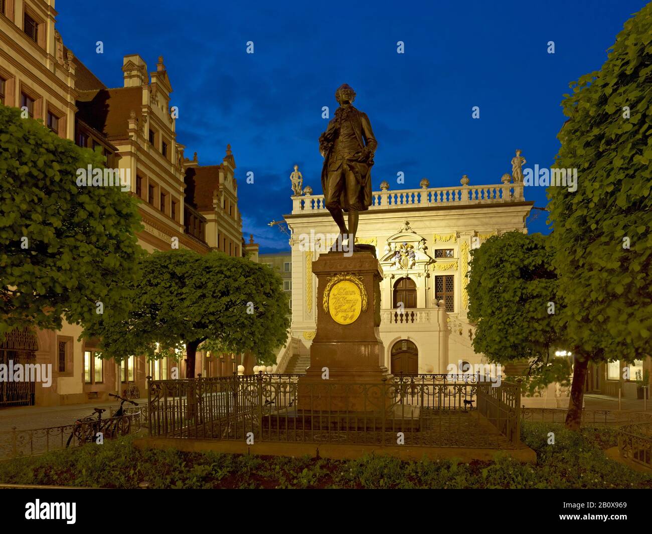 Goethe-Denkmal vor der alten Handelsbörse am Naschmarkt in Leipzig, Sachsen, Deutschland, Stockfoto
