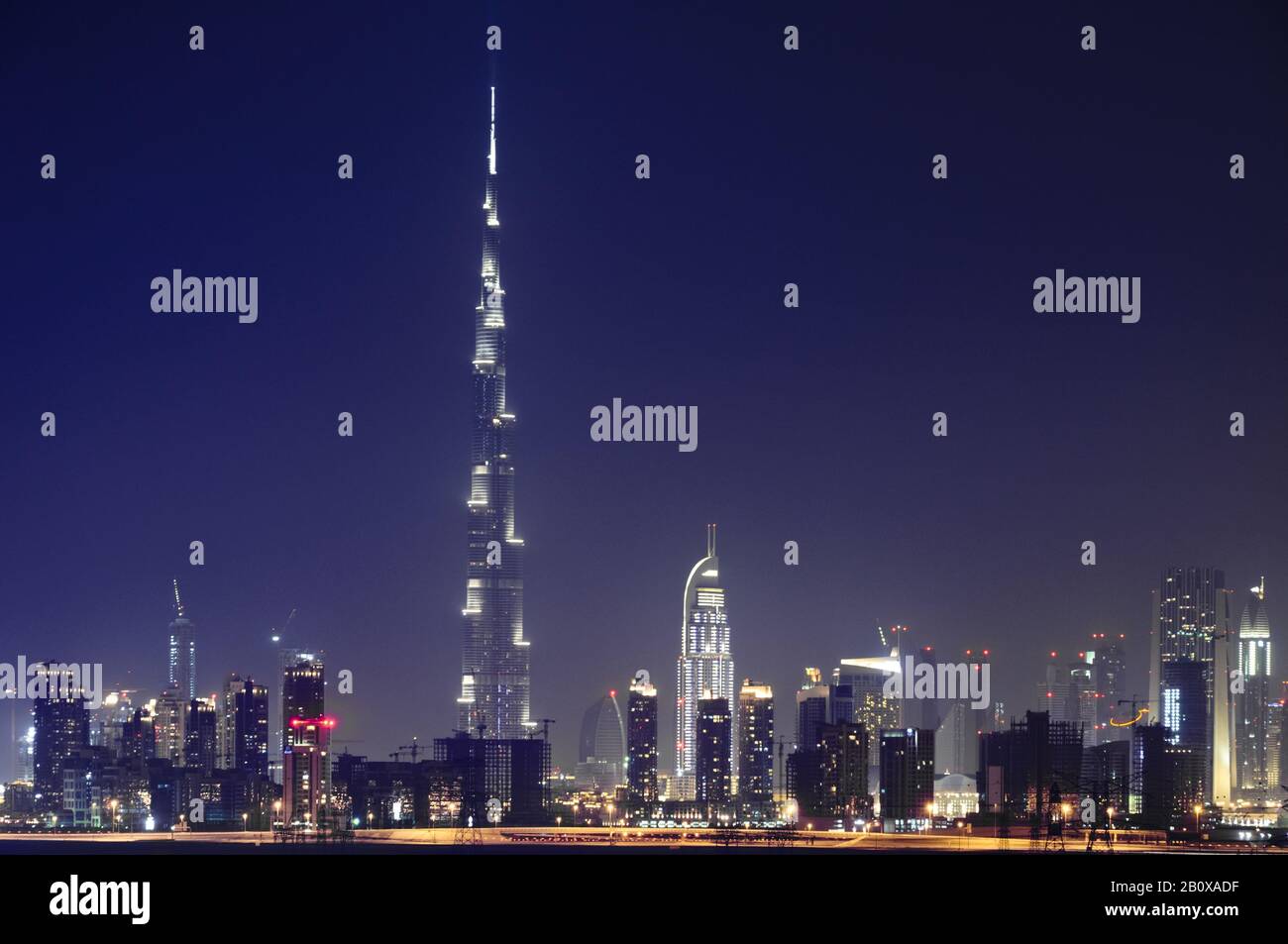 Skyline von Dubai mit Burj Khalifa, Dubai, Vereinigte Arabische Emirate, Stockfoto